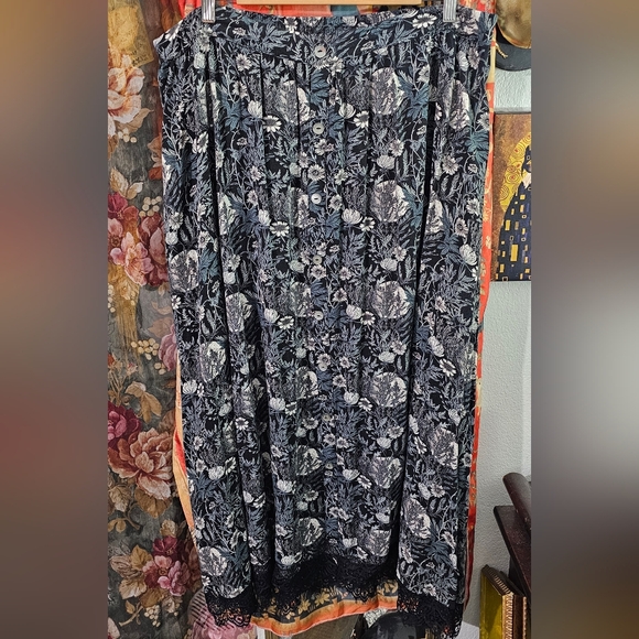 Black Floral Lace Midi Skirt - Picture 3 of 7